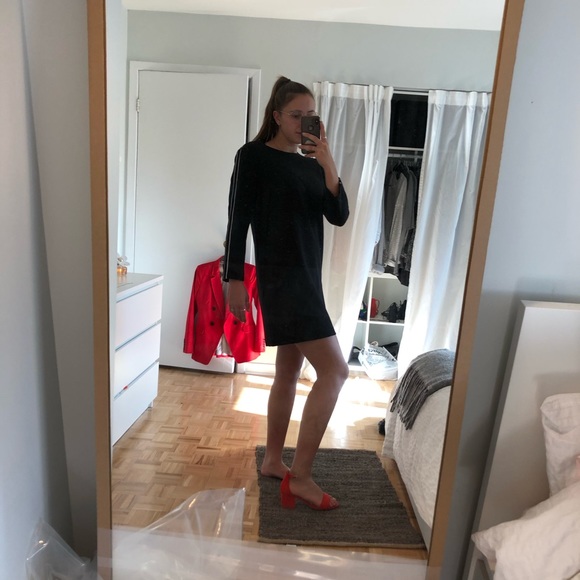 Dresses - Picture 4 of 5